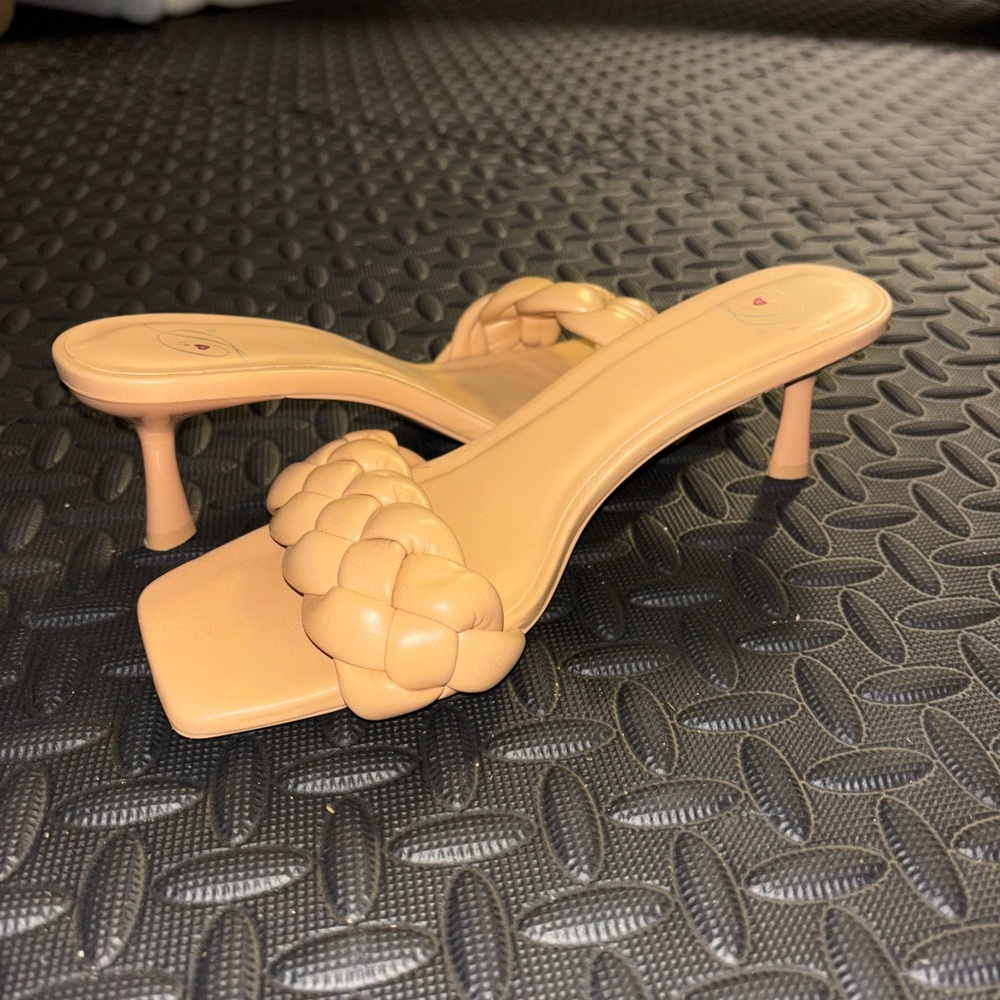 ☀️Tan Kitten Heel with Braided Toe Strap
